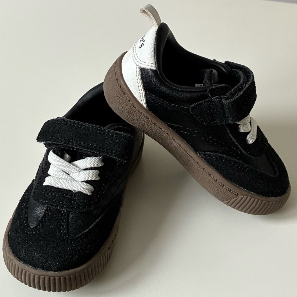 Toddler size 5 Black & white Skater Shoes Sneakers with velcro and gum soles